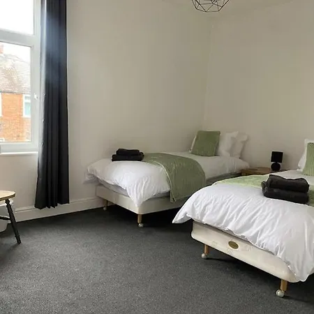 בית נופש Cosy House Close To Centre & Racecourse *