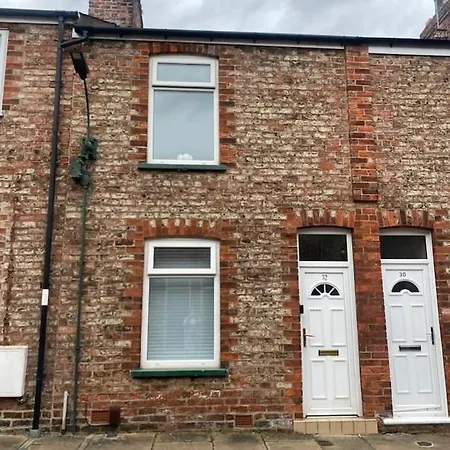 Nyaraló Cosy House Close To Centre & Racecourse